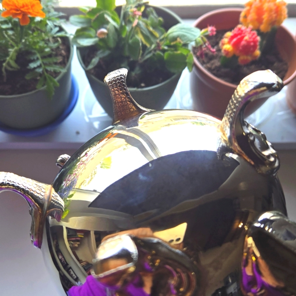Silver Plated Teapot with Victorian Styled Designed Lid and Handle - Picture 7 of 8